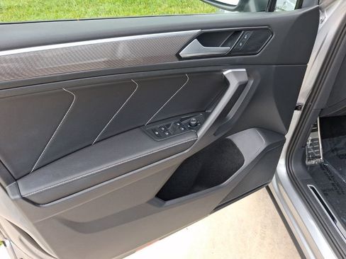 Used 2023 Volkswagen Tiguan SE R-Line image 16