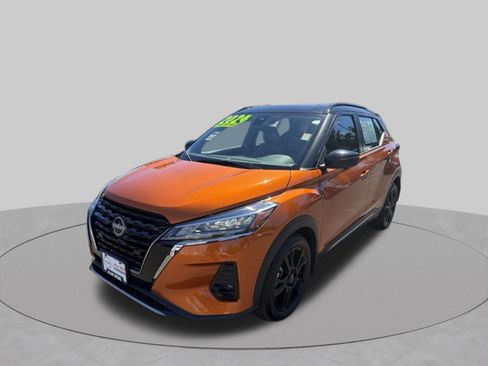 Used 2024 Nissan Kicks SR w/ SR Premium Package FWD image 7