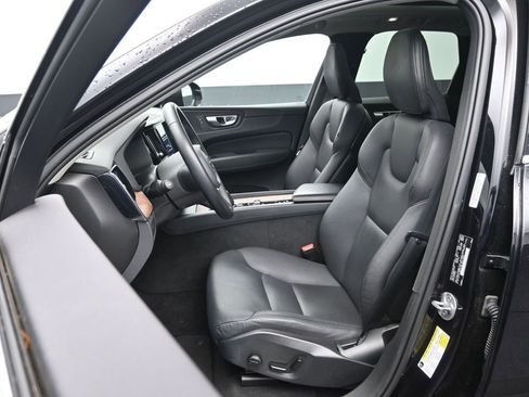 Used 2023 Volvo XC60 B5 Plus image 25