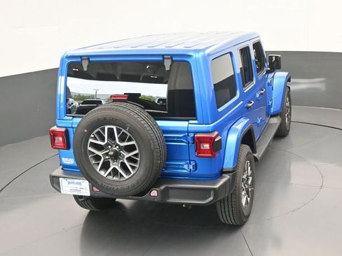 Used 2025 Jeep Wrangler Sahara AWD/4WD image 49