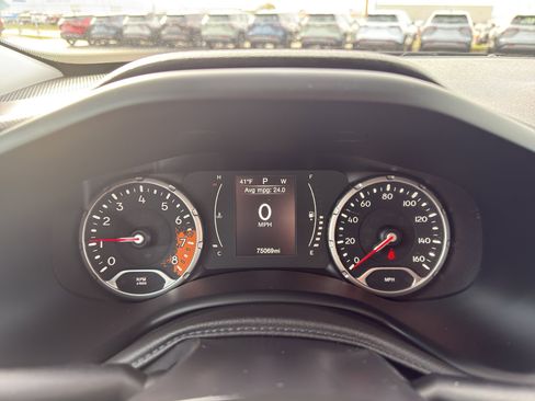 Used 2016 Jeep Renegade Latitude image 16