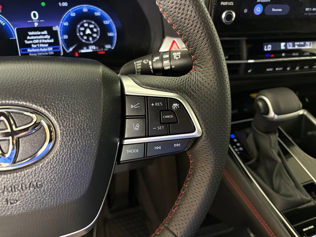 Used 2025 Toyota Sienna XSE AWD/4WD image 25