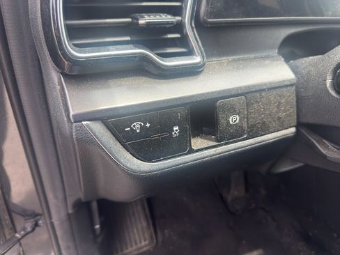 Used 2024 Kia Sportage EX FWD image 13