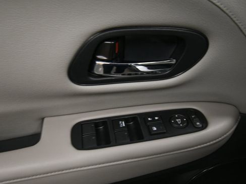 Used 2021 Honda HR-V LX image 12
