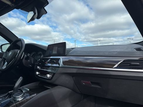 Used 2019 BMW 530i w/ Convenience Package image 12