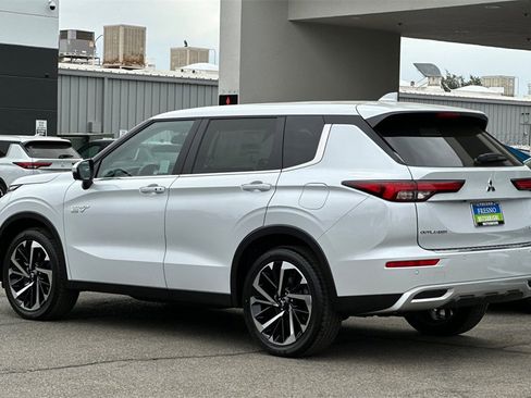 New 2025 Mitsubishi Outlander SE image 7
