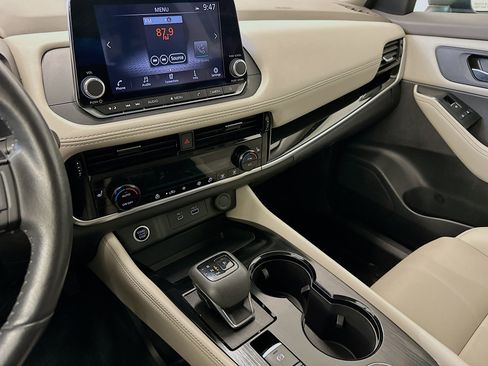 Used 2023 Nissan Rogue SL AWD/4WD image 25