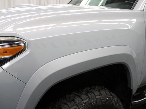 Used 2021 Toyota Tacoma TRD Sport image 37