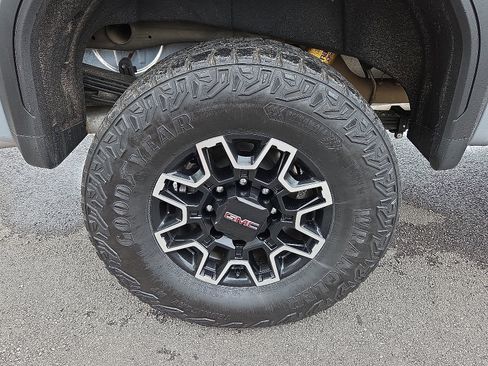 Used 2024 GMC Sierra 2500 AT4X AWD/4WD image 7