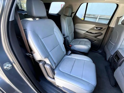 Used 2021 Chevrolet Traverse LT image 20