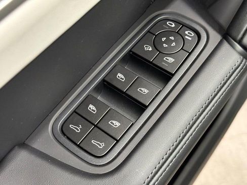 New 2026 Porsche Cayenne image 24