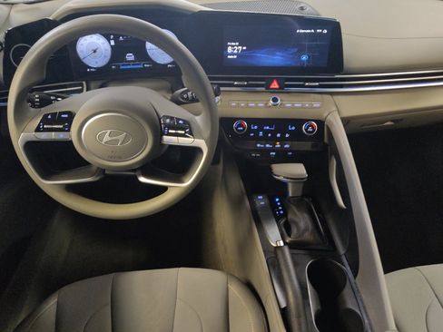 Used 2024 Hyundai Elantra SEL FWD image 22