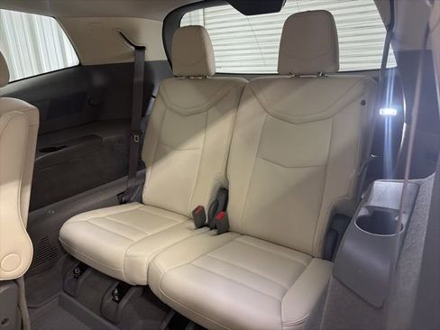 Used 2022 Cadillac XT6 Premium Luxury w/ Technology Package image 18