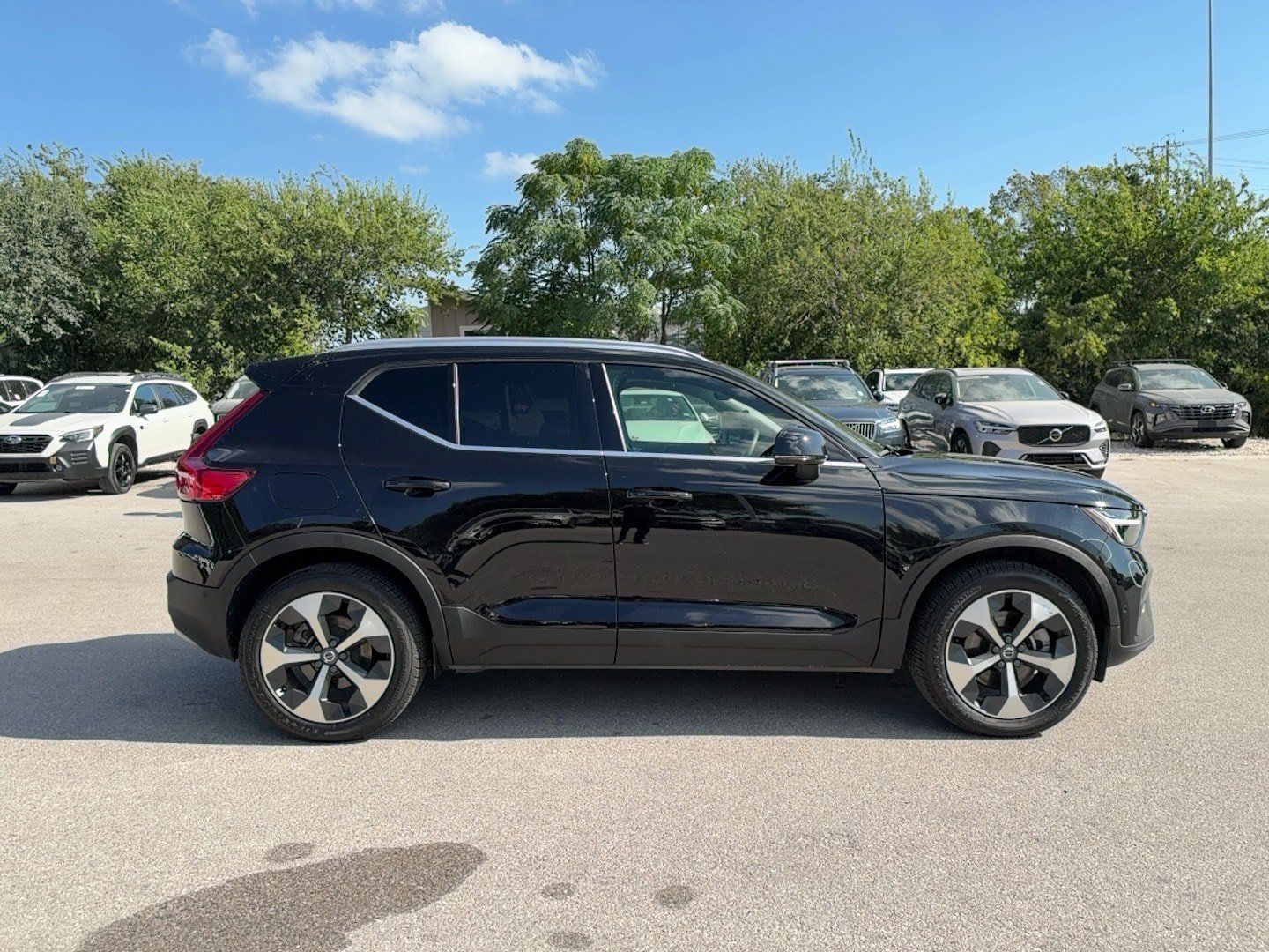 Certified 2024 Volvo XC40 B5 Plus AWD/4WD image 6