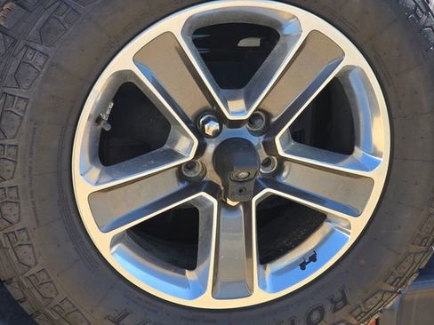 Used 2020 Jeep Wrangler Unlimited Sahara image 9