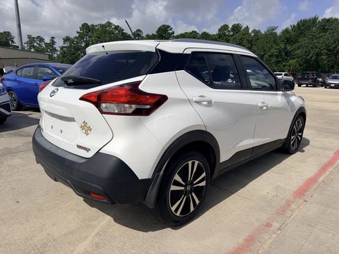 Used 2018 Nissan Kicks SV FWD image 7