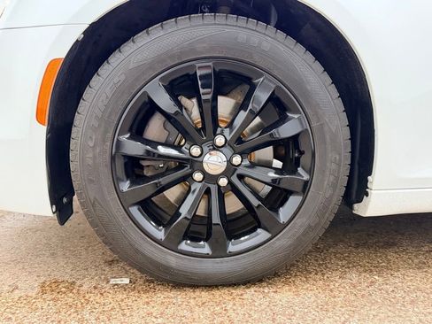 Used 2017 Chrysler 300 Limited AWD/4WD image 21