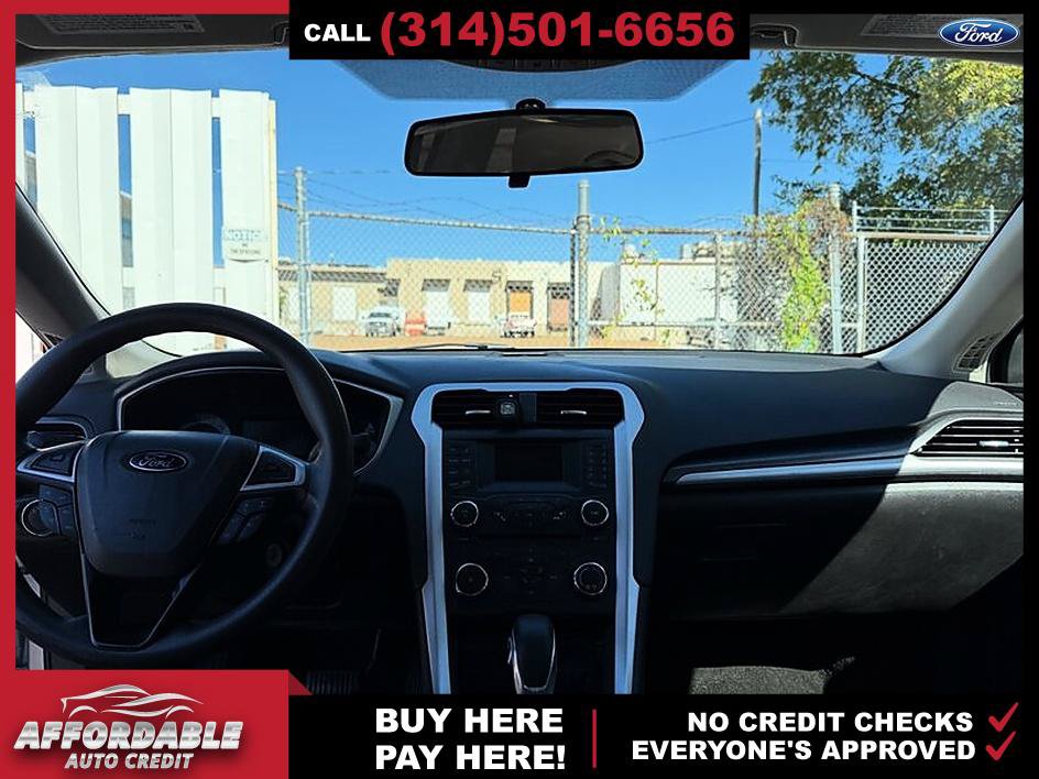 Used 2014 Ford Fusion SE FWD image 12