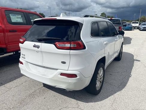 Used 2017 Jeep Cherokee Overland w/ Technology Group AWD/4WD image 5