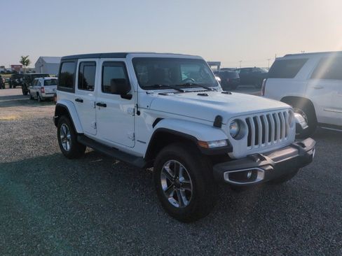 Used 2019 Jeep Wrangler Unlimited Sahara AWD/4WD image 3