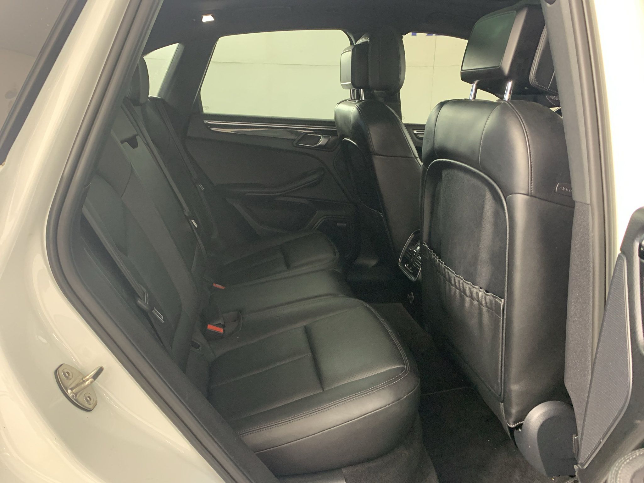 Used 2016 Porsche Macan S AWD/4WD image 36