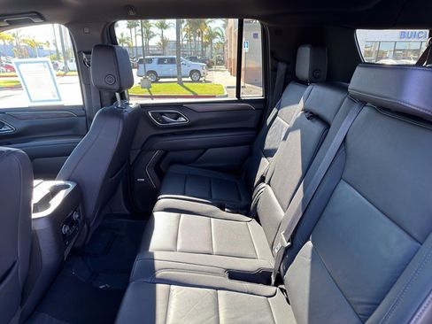 Used 2024 Chevrolet Suburban LT image 10