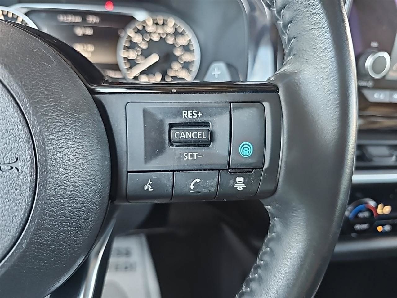 Used 2023 Nissan Pathfinder SV w/ Black Appearance Package AWD/4WD image 19