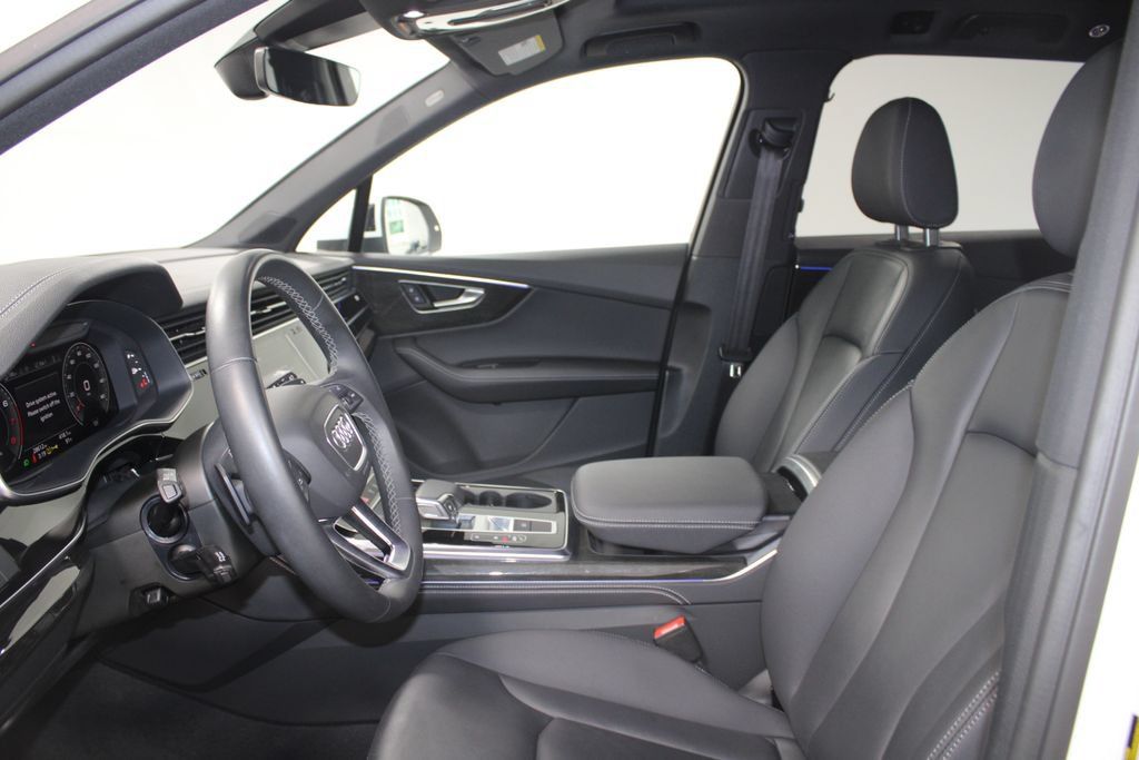 Used 2025 Audi Q7 3.0T Premium Plus AWD/4WD image 21