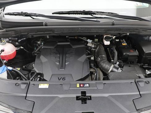 Used 2025 Kia Carnival FWD image 27