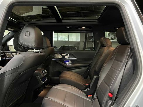 New 2026 Mercedes-Benz GLS 580 4MATIC image 21