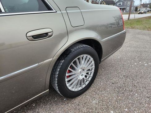 Used 2011 Cadillac DTS Luxury image 33