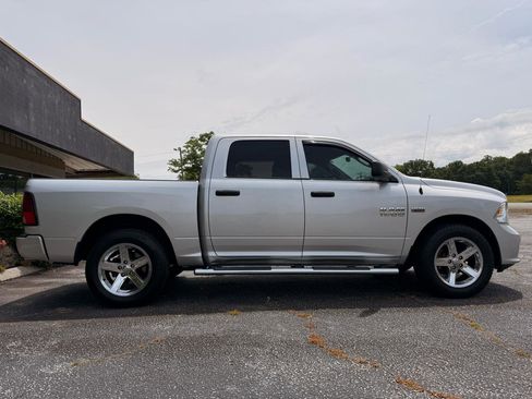 Used 2017 RAM 1500 Express RWD image 5