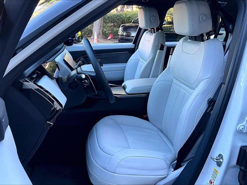 Used 2025 Land Rover Range Rover Sport image 19