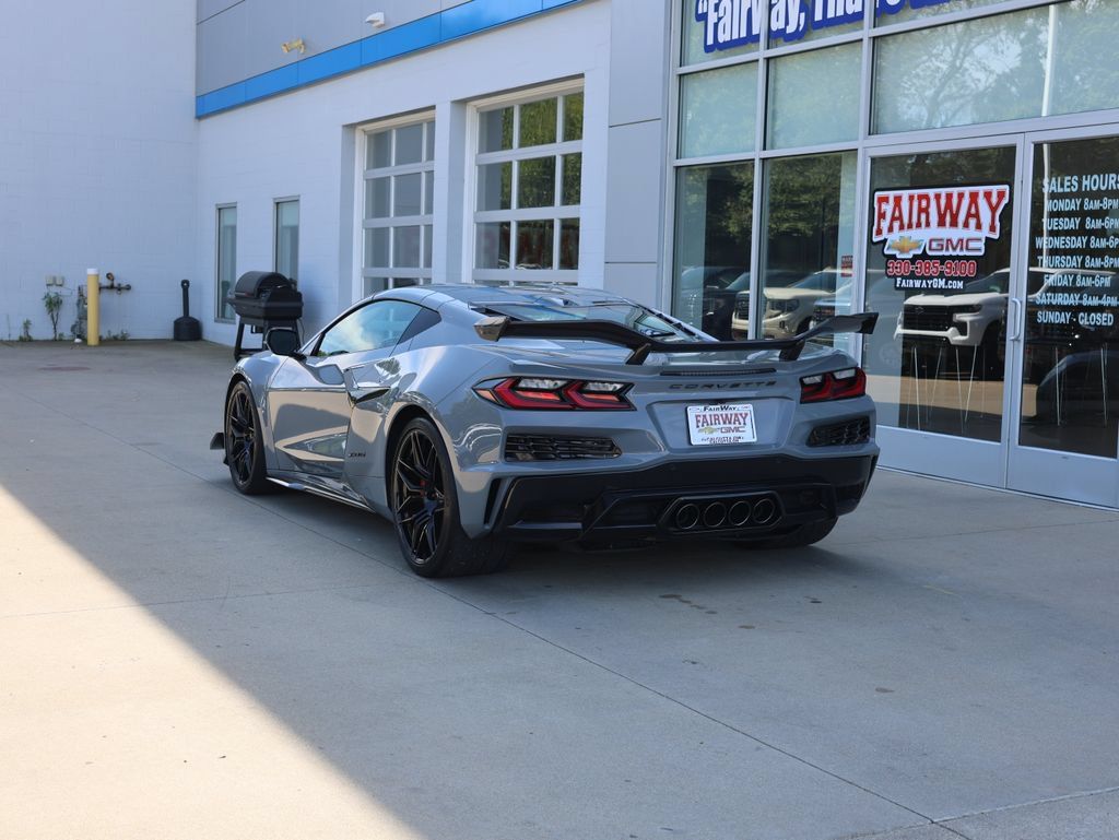 Used 2025 Chevrolet Corvette Z06 w/ Z07 Performance Package RWD image 8