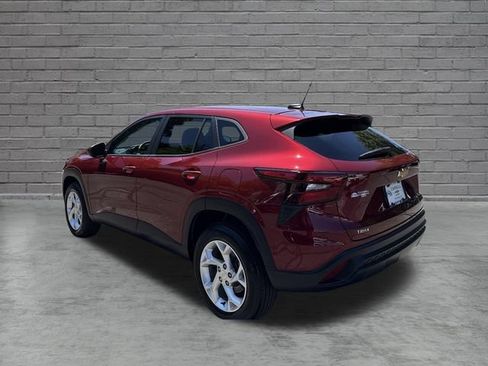 Used 2025 Chevrolet Trax LS w/ LS Convenience Package FWD image 5