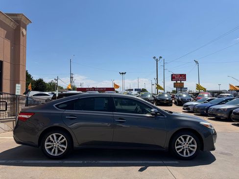 Used 2013 Toyota Avalon XLE FWD image 4