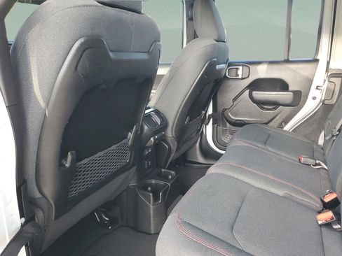 Used 2025 Jeep Wrangler Unlimited Rubicon w/ Convenience Group image 9