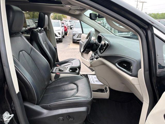 Used 2019 Chrysler Pacifica Limited FWD image 28