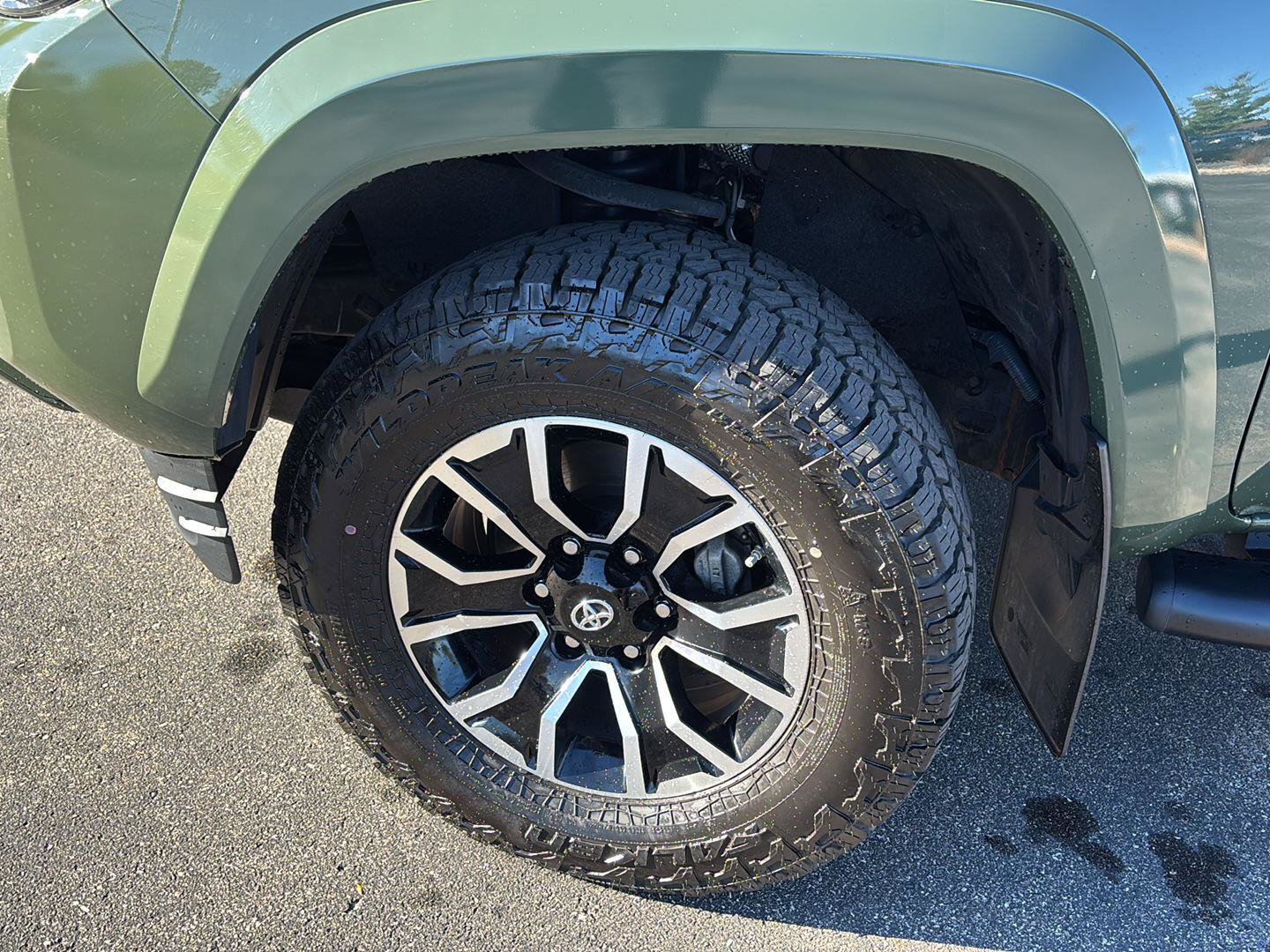 Used 2021 Toyota Tacoma TRD Sport w/ Technology Package AWD/4WD image 5
