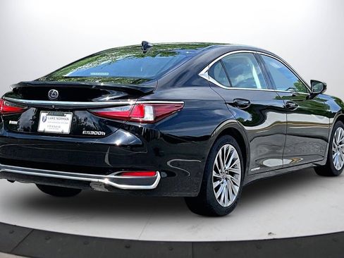 Used 2019 Lexus ES 300h w/ Accessory Package 2 FWD image 9