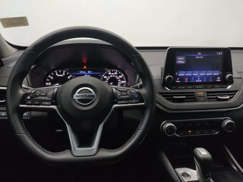 Used 2021 Nissan Altima 2.5 SV w/ SV Premium Package FWD image 22