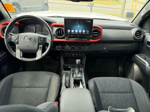 Used 2019 Toyota Tacoma TRD Off-Road AWD/4WD image 15