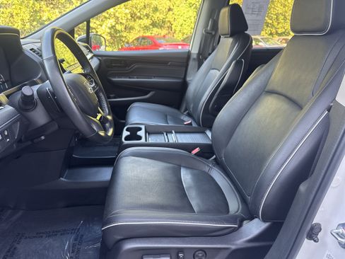 Used 2023 Honda Odyssey Elite image 5