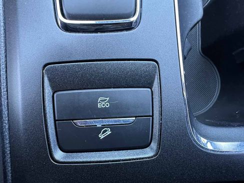 Used 2020 Ford Fusion SE image 33