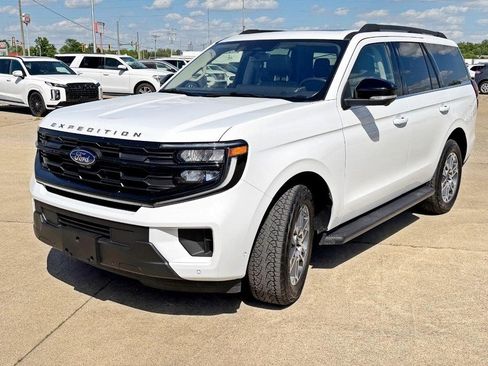 Used 2025 Ford Expedition Active AWD/4WD image 8