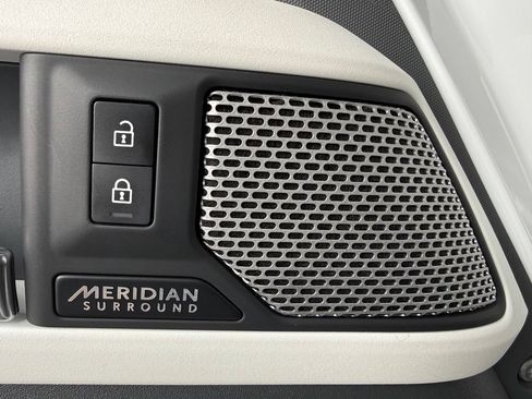 Used 2023 Land Rover Defender 130 SE AWD/4WD image 30