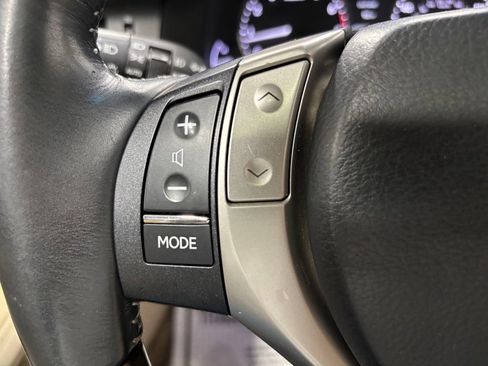 Used 2014 Lexus ES 350 w/ Luxury Package FWD image 19