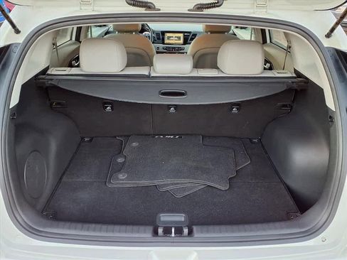 Used 2017 Kia Niro Touring image 6