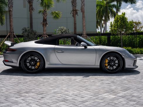Used 2019 Porsche 911 Speedster RWD image 3