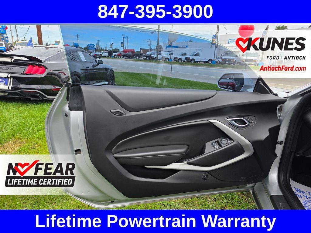 Used 2018 Chevrolet Camaro SS RWD image 21